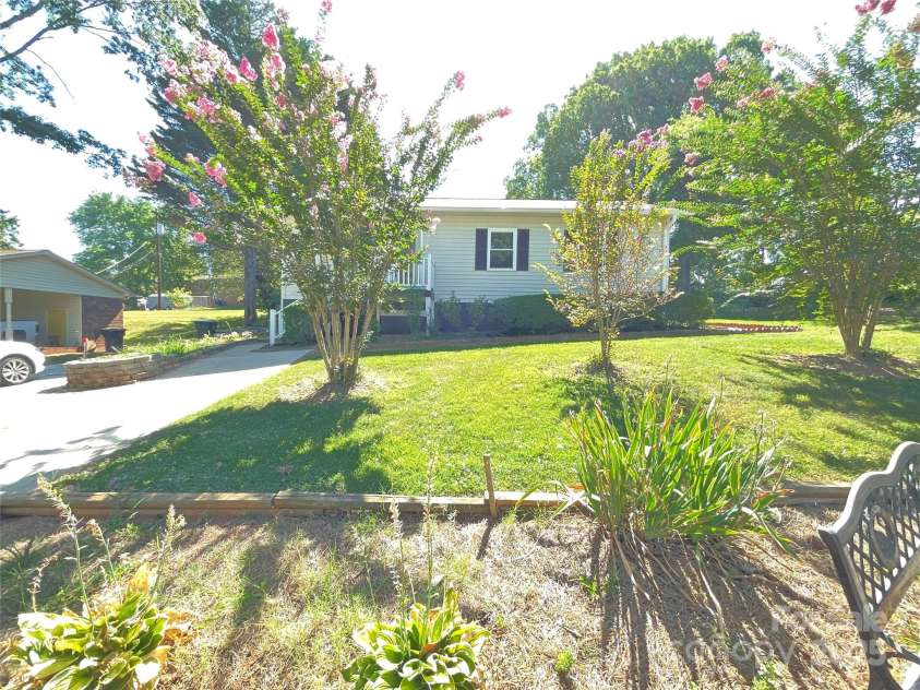 106 Tracy Street, Kings Mountain, NC 28086.  MLS# CAR4283414, YatesRealty ID 27926. 