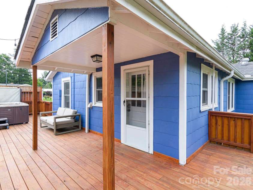 48 Hickory Tree Road, Asheville, NC 28805.  MLS# CAR4389136, YatesRealty ID 27927. 