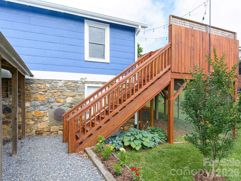 48 Hickory Tree Road, Asheville, NC 28805.  MLS# CAR4389136, YatesRealty ID 27927. 