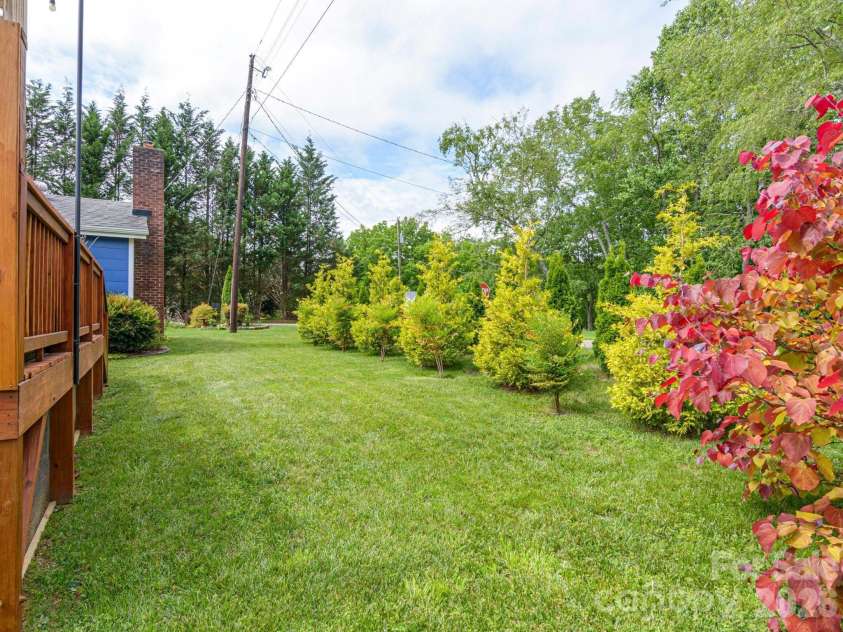 48 Hickory Tree Road, Asheville, NC 28805.  MLS# CAR4389136, YatesRealty ID 27927. 