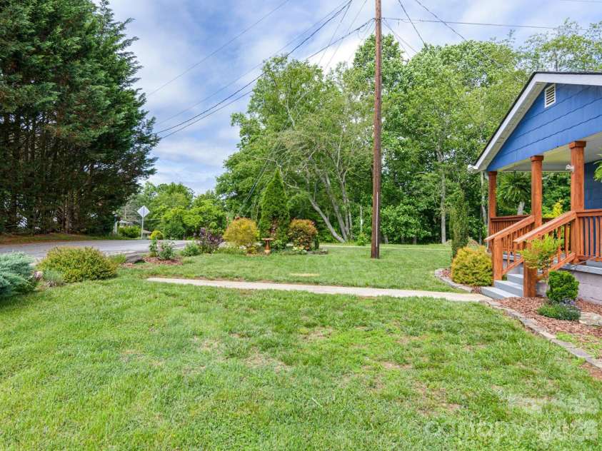 48 Hickory Tree Road, Asheville, NC 28805.  MLS# CAR4389136, YatesRealty ID 27927. 
