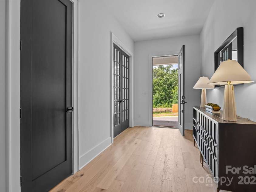 3945 Plainview Road, Charlotte, NC 28208.  MLS# CAR4273445, YatesRealty ID 27929. 