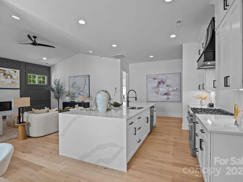 3945 Plainview Road, Charlotte, NC 28208.  MLS# CAR4273445, YatesRealty ID 27929. 