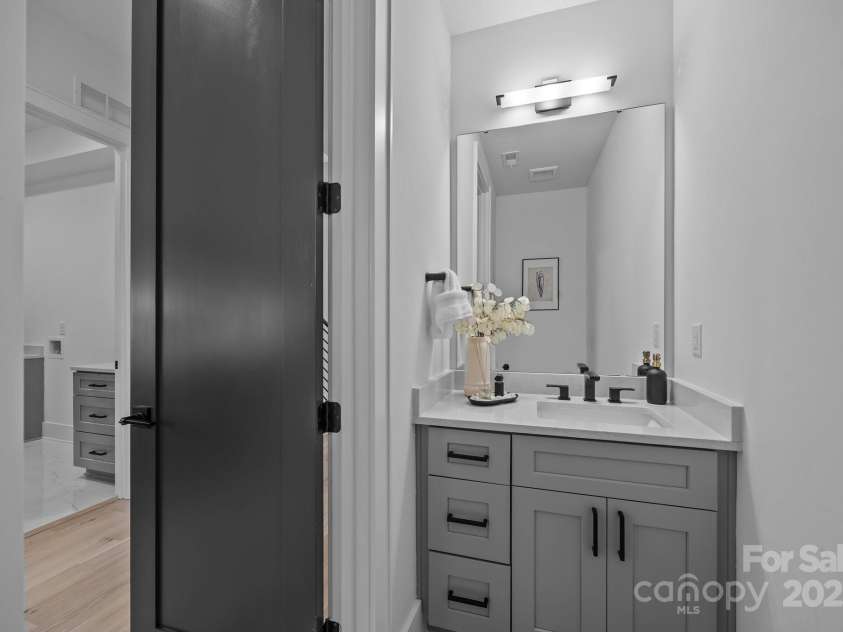 3945 Plainview Road, Charlotte, NC 28208.  MLS# CAR4273445, YatesRealty ID 27929. 