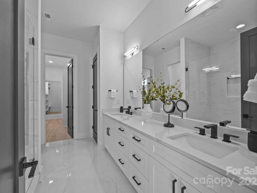 3945 Plainview Road, Charlotte, NC 28208.  MLS# CAR4273445, YatesRealty ID 27929. 