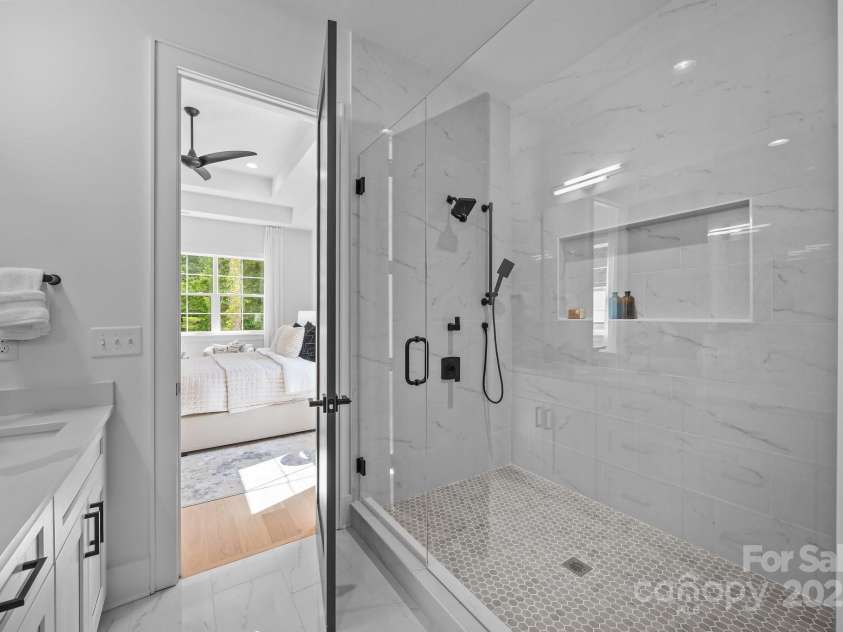 3945 Plainview Road, Charlotte, NC 28208.  MLS# CAR4273445, YatesRealty ID 27929. 