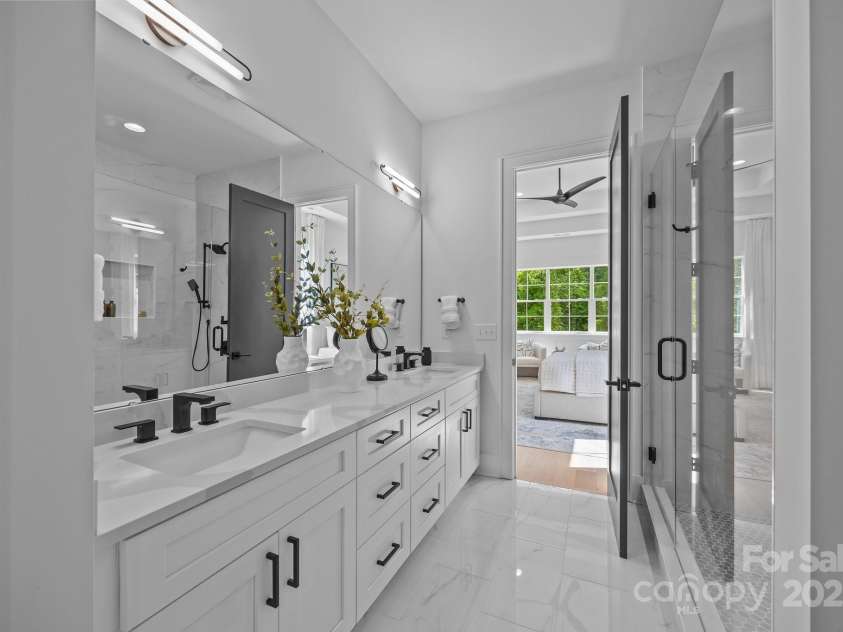 3945 Plainview Road, Charlotte, NC 28208.  MLS# CAR4273445, YatesRealty ID 27929. 