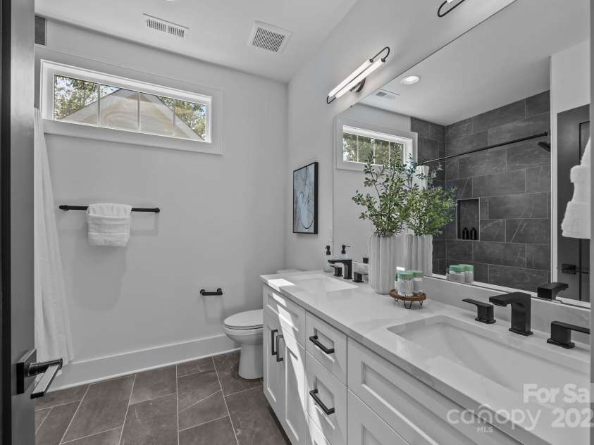 3945 Plainview Road, Charlotte, NC 28208.  MLS# CAR4273445, YatesRealty ID 27929. 