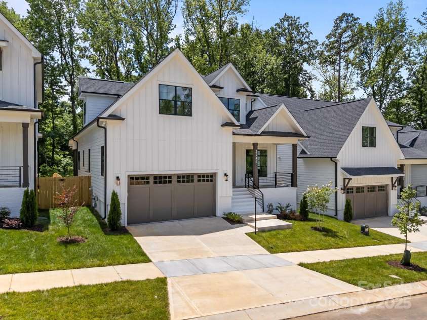 3945 Plainview Road, Charlotte, NC 28208.  MLS# CAR4273445, YatesRealty ID 27929. 