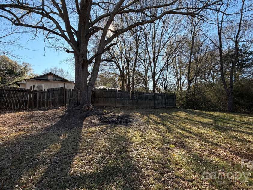 513 Holly Street, Dallas, NC 28034.  MLS# CAR4328130, YatesRealty ID 2793. 