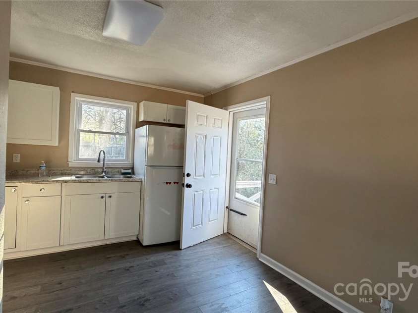 513 Holly Street, Dallas, NC 28034.  MLS# CAR4328130, YatesRealty ID 2793. 