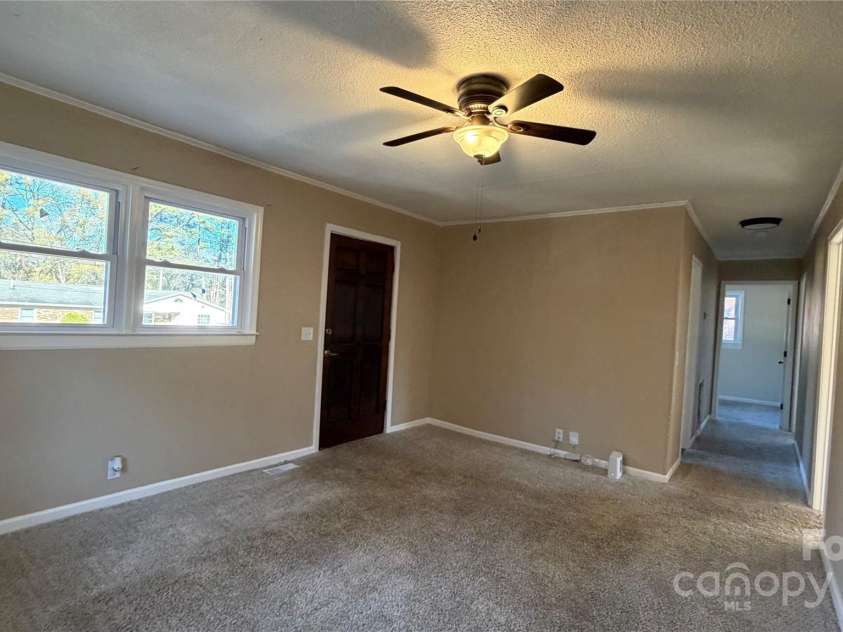 513 Holly Street, Dallas, NC 28034.  MLS# CAR4328130, YatesRealty ID 2793. 