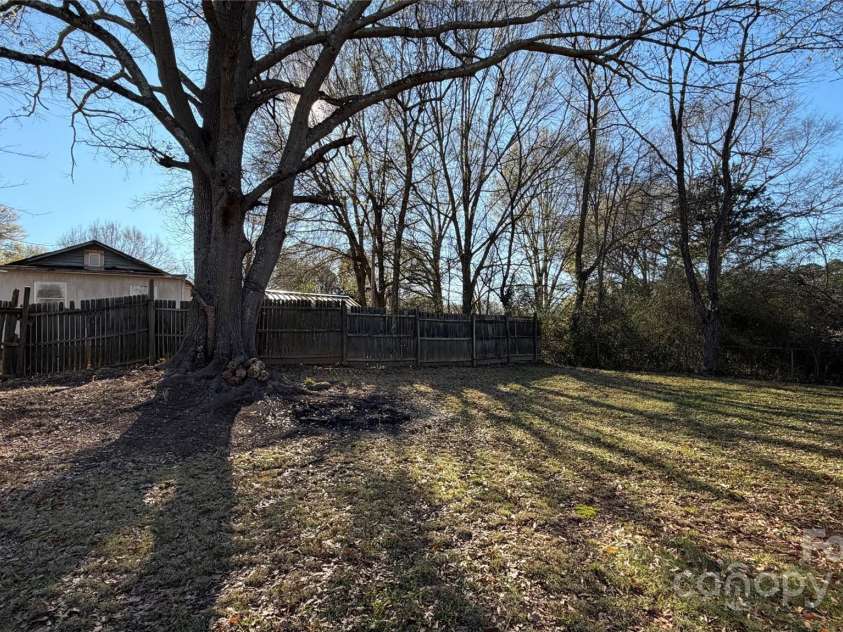 513 Holly Street, Dallas, NC 28034.  MLS# CAR4328130, YatesRealty ID 2793. 