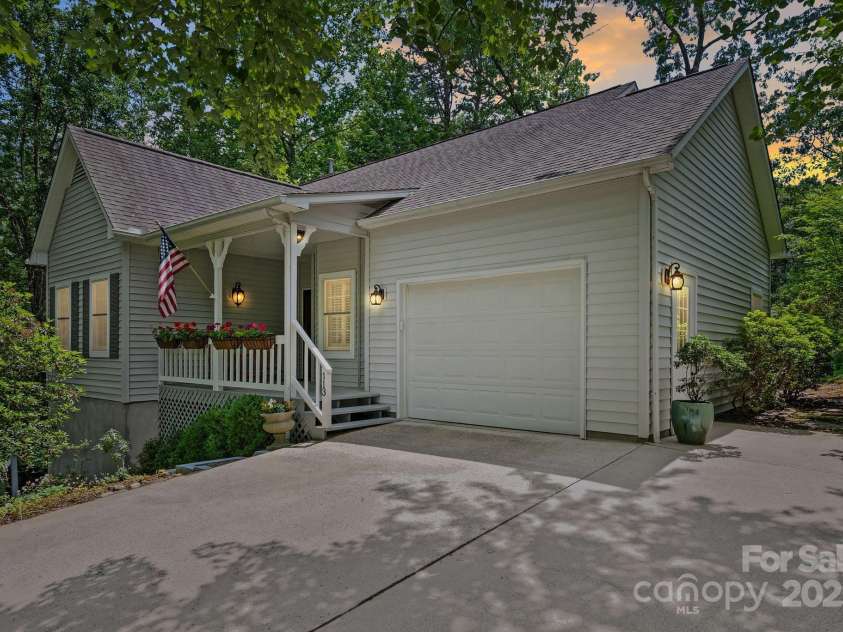 113 Fox Cross Drive, Brevard, NC 28712.  MLS# CAR4283870, YatesRealty ID 27930. 113 Fox Cross Drive