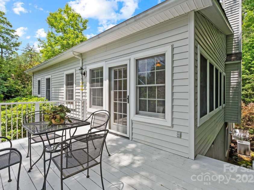 113 Fox Cross Drive, Brevard, NC 28712.  MLS# CAR4283870, YatesRealty ID 27930. 