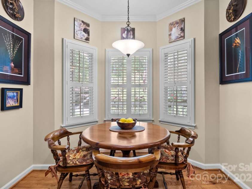 113 Fox Cross Drive, Brevard, NC 28712.  MLS# CAR4283870, YatesRealty ID 27930. Eat-in breakfast area with bay window
