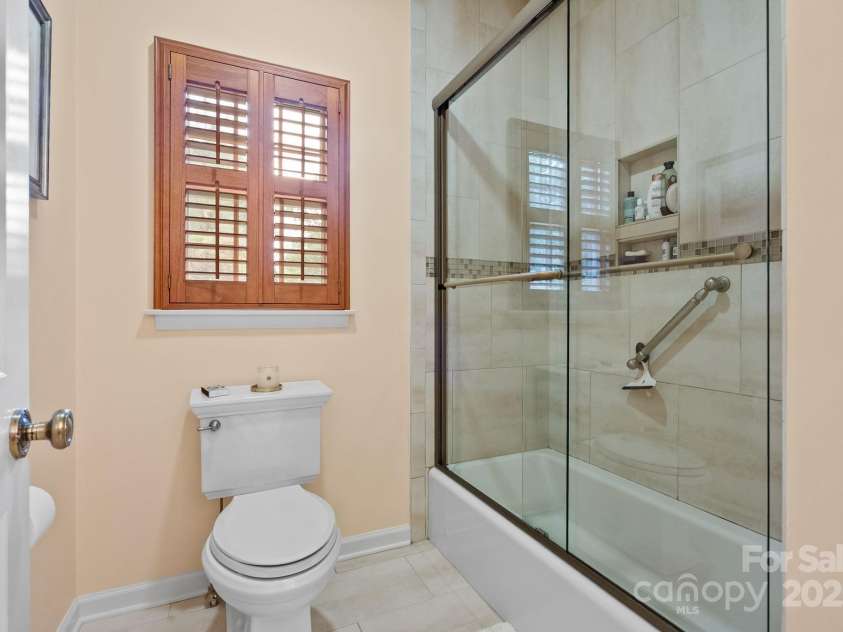 113 Fox Cross Drive, Brevard, NC 28712.  MLS# CAR4283870, YatesRealty ID 27930. Separate W/C and shower in en suite