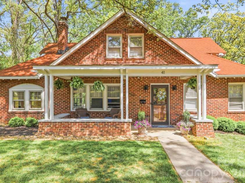 41 Chiles Avenue, Asheville, NC 28803.  MLS# CAR4374046, YatesRealty ID 27930. Quintessential Keilworth Bungalow with primary bed on the main level