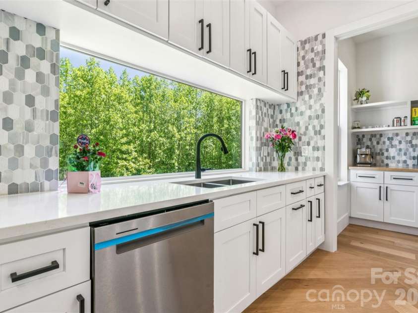 3078 Mountain Creek Drive, Sherrills Ford, NC 28673.  MLS# CAR4381698, YatesRealty ID 27935. Kitchen