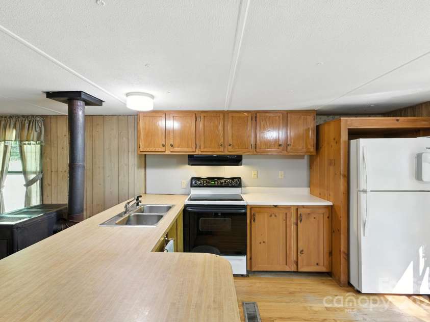 3333 Old Toxaway Road, Brevard, NC 28712.  MLS# CAR4282711, YatesRealty ID 27936. 