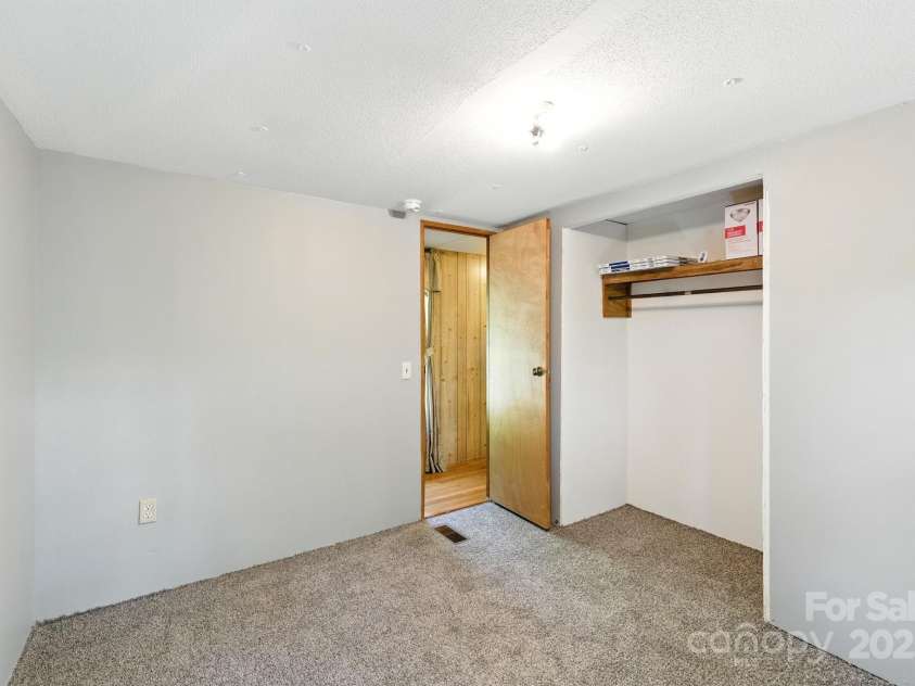 3333 Old Toxaway Road, Brevard, NC 28712.  MLS# CAR4282711, YatesRealty ID 27936. 