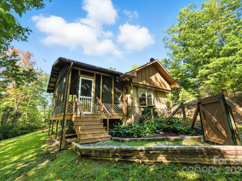 3333 Old Toxaway Road, Brevard, NC 28712.  MLS# CAR4282711, YatesRealty ID 27936. 