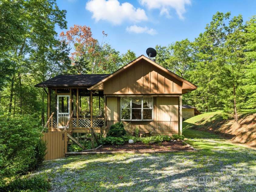 3333 Old Toxaway Road, Brevard, NC 28712.  MLS# CAR4282711, YatesRealty ID 27936. 