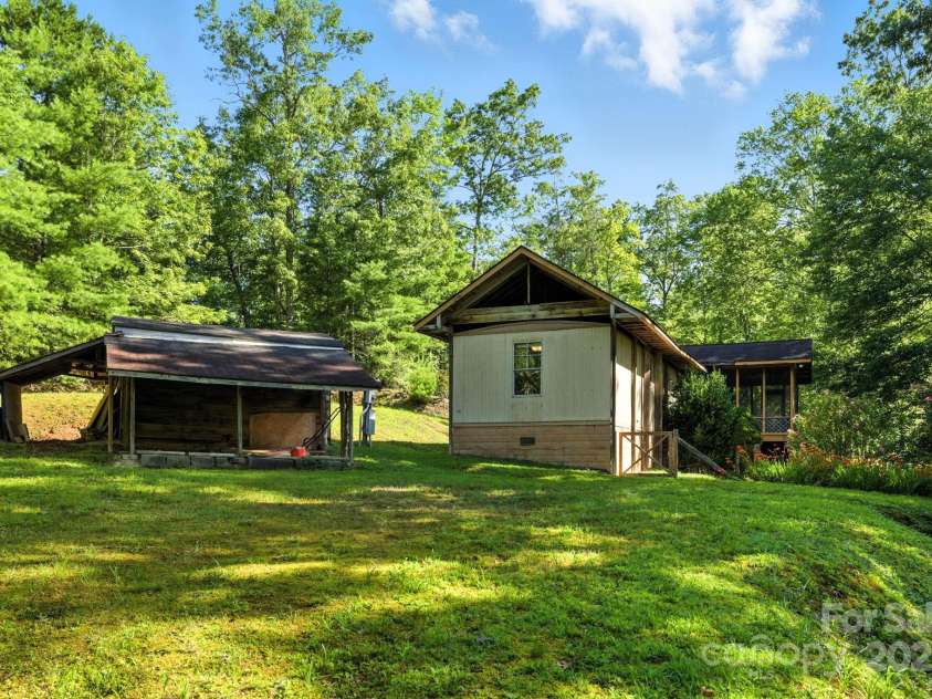 3333 Old Toxaway Road, Brevard, NC 28712.  MLS# CAR4282711, YatesRealty ID 27936. 