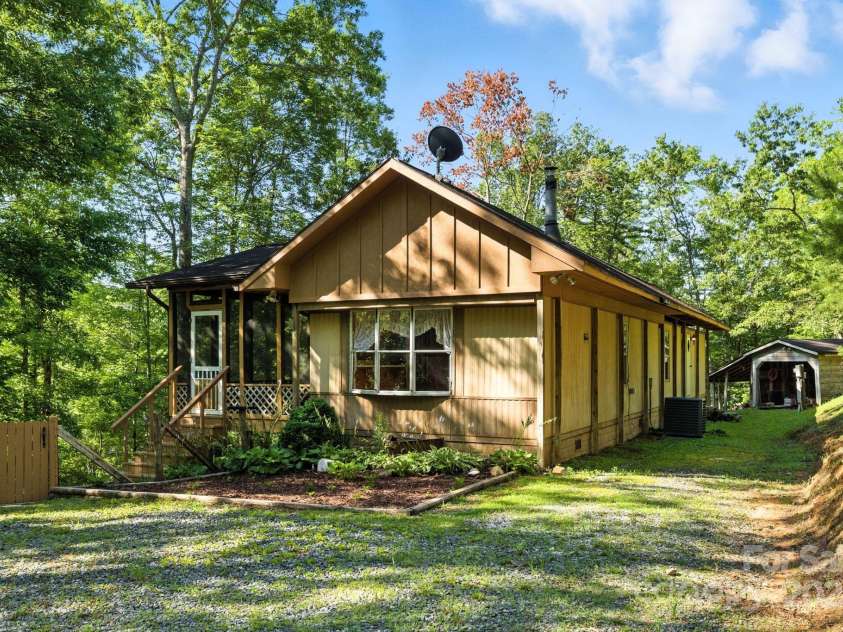 3333 Old Toxaway Road, Brevard, NC 28712.  MLS# CAR4282711, YatesRealty ID 27936. 