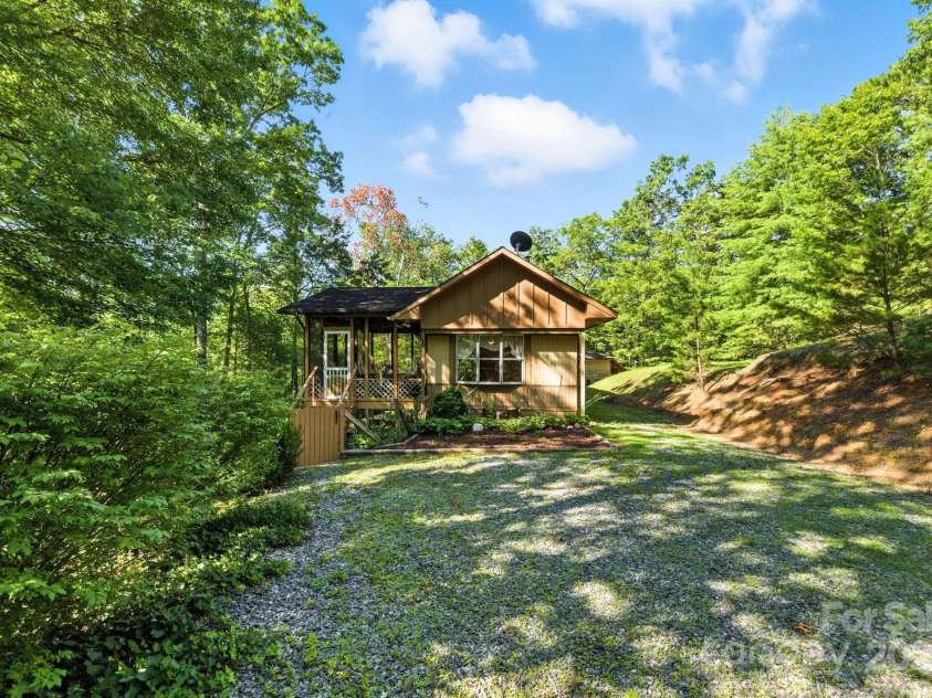 3333 Old Toxaway Road, Brevard, NC 28712.  MLS# CAR4282711, YatesRealty ID 27936. Plenty of parking spaces.