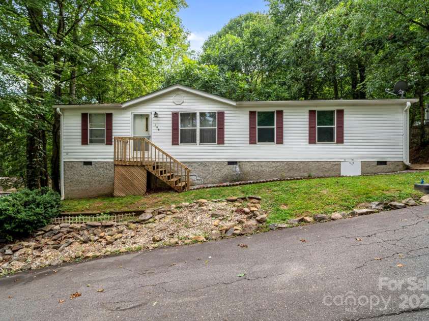 109 Mockingbird Circle, Asheville, NC 28806.  MLS# CAR4282475, YatesRealty ID 27937. 
