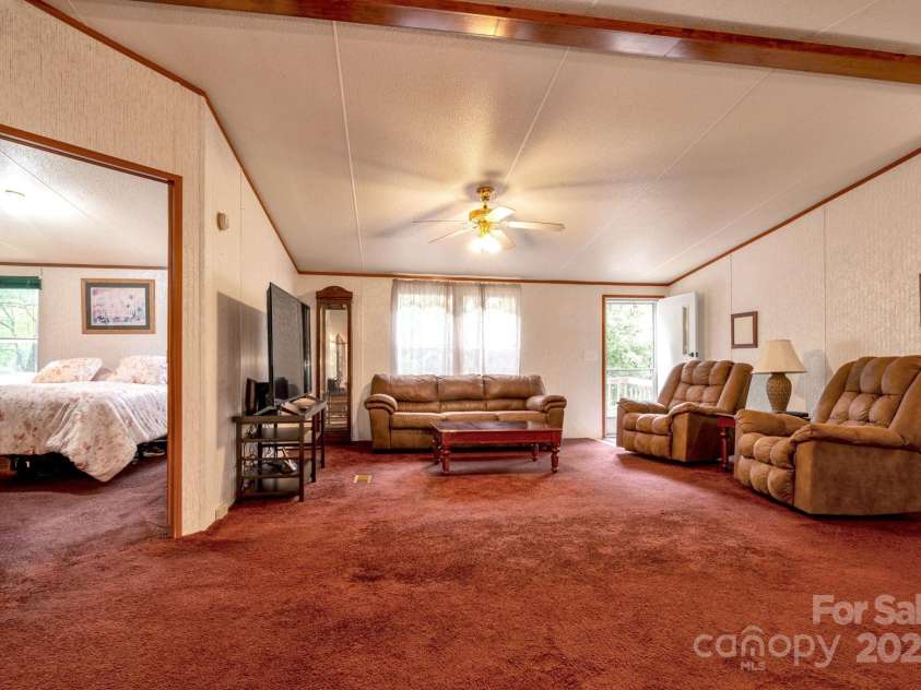 109 Mockingbird Circle, Asheville, NC 28806.  MLS# CAR4282475, YatesRealty ID 27937. 