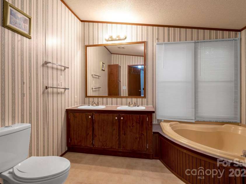 109 Mockingbird Circle, Asheville, NC 28806.  MLS# CAR4282475, YatesRealty ID 27937. 