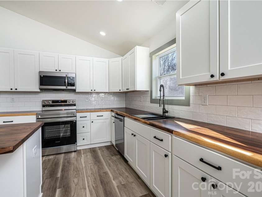 2914 Ivory Place, Granite Falls, NC 28630.  MLS# CAR4379383, YatesRealty ID 27937. Stock Photo