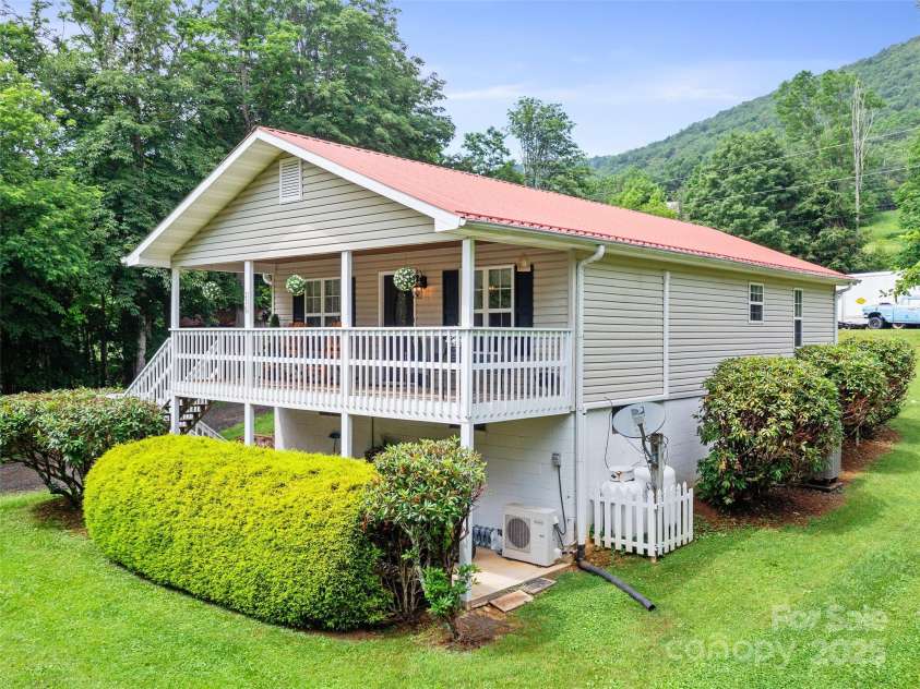 236 Old Roan Mountain Road, Bakersville, NC 28705.  MLS# CAR4276461, YatesRealty ID 27938. 