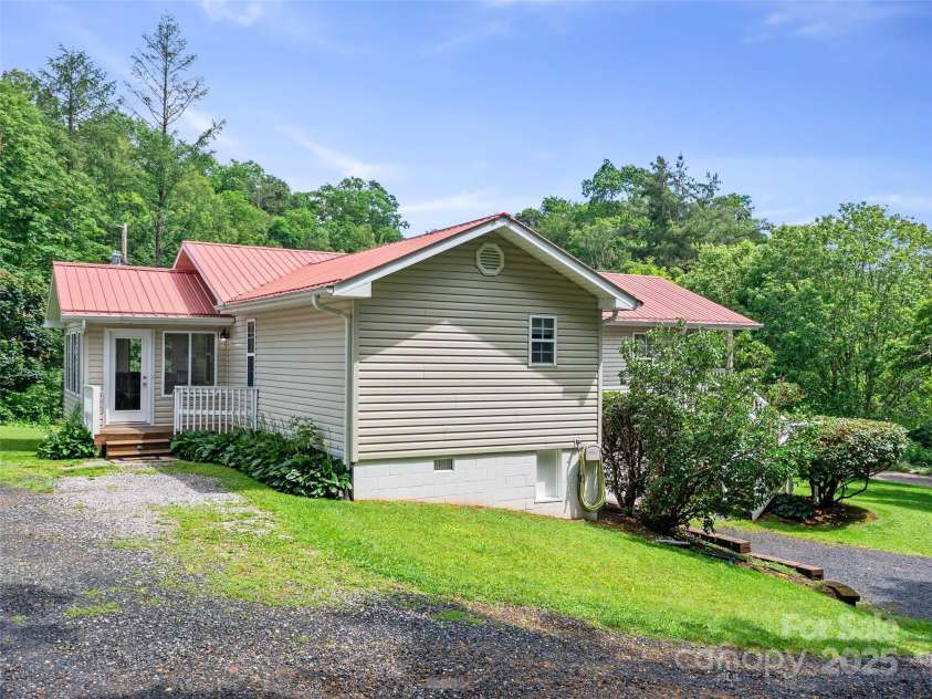236 Old Roan Mountain Road, Bakersville, NC 28705.  MLS# CAR4276461, YatesRealty ID 27938. 