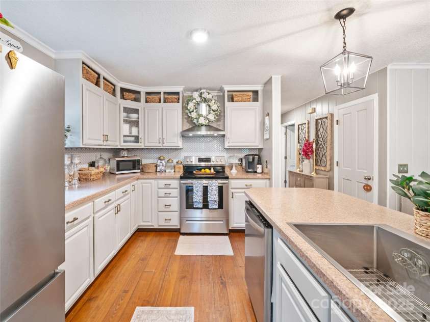 236 Old Roan Mountain Road, Bakersville, NC 28705.  MLS# CAR4276461, YatesRealty ID 27938. 