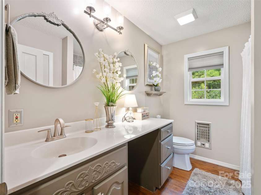 236 Old Roan Mountain Road, Bakersville, NC 28705.  MLS# CAR4276461, YatesRealty ID 27938. 