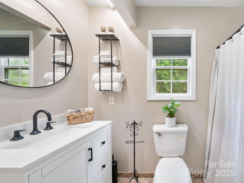 236 Old Roan Mountain Road, Bakersville, NC 28705.  MLS# CAR4276461, YatesRealty ID 27938. 