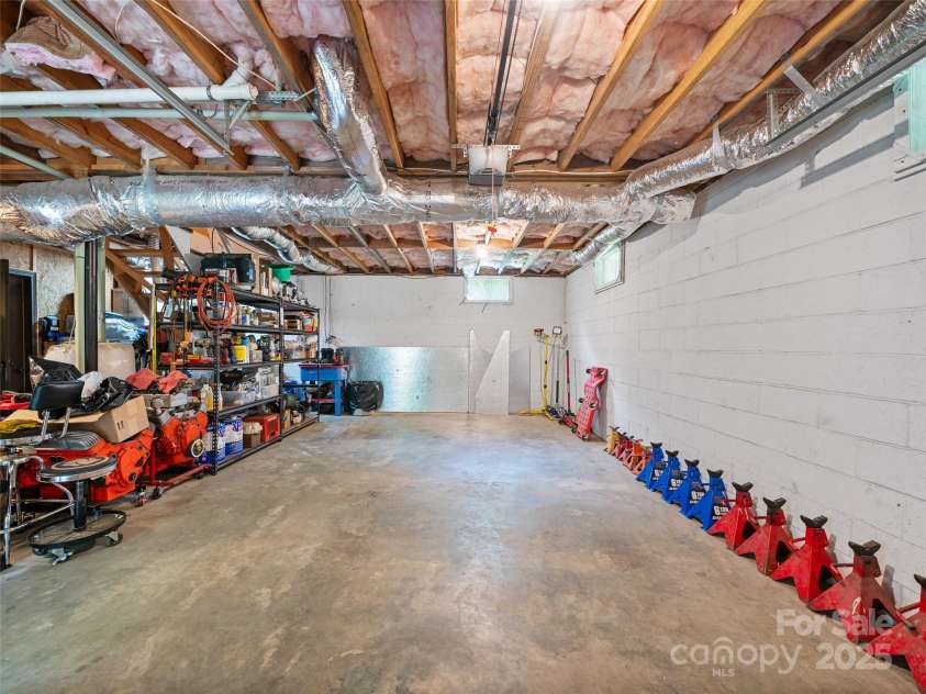 236 Old Roan Mountain Road, Bakersville, NC 28705.  MLS# CAR4276461, YatesRealty ID 27938. 