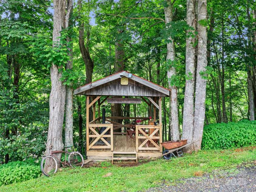 236 Old Roan Mountain Road, Bakersville, NC 28705.  MLS# CAR4276461, YatesRealty ID 27938. 