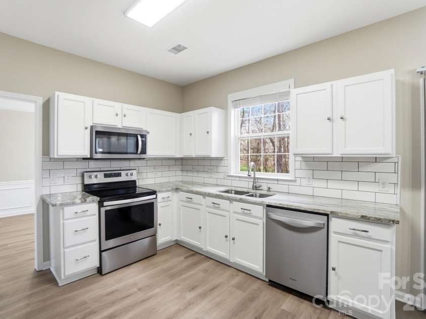 7711 Taymouth Lane, Charlotte, NC 28269.  MLS# CAR4387689, YatesRealty ID 27939. 