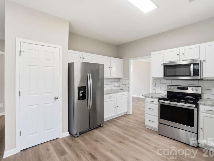 7711 Taymouth Lane, Charlotte, NC 28269.  MLS# CAR4387689, YatesRealty ID 27939. 