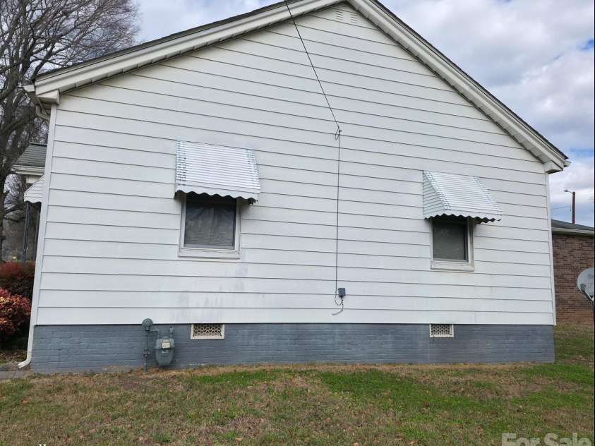 1133 Earl Road, Shelby, NC 28152.  MLS# CAR4337588, YatesRealty ID 2794. Right Side