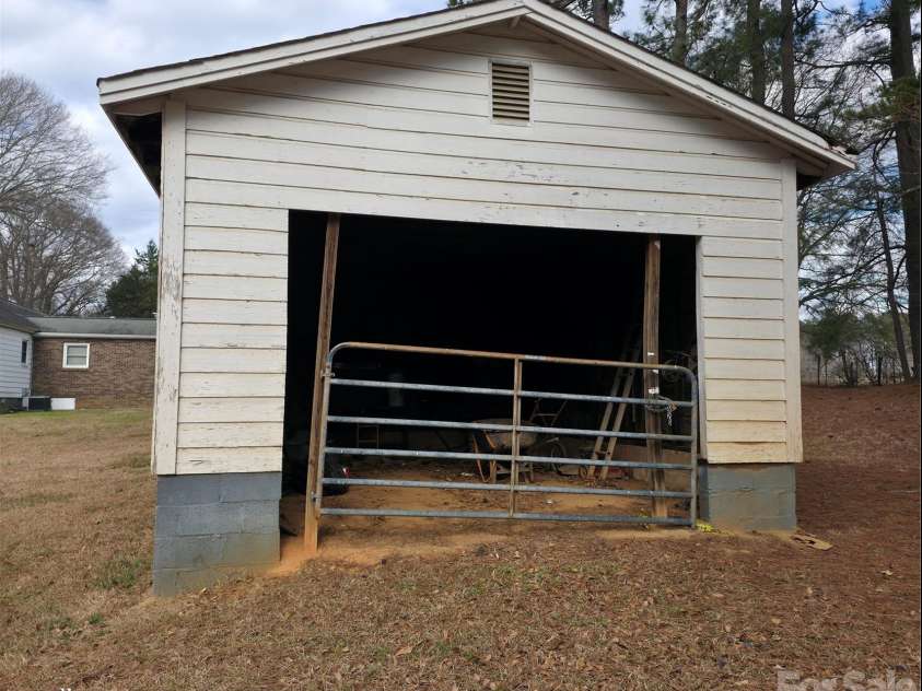 1133 Earl Road, Shelby, NC 28152.  MLS# CAR4337588, YatesRealty ID 2794. Shed Right