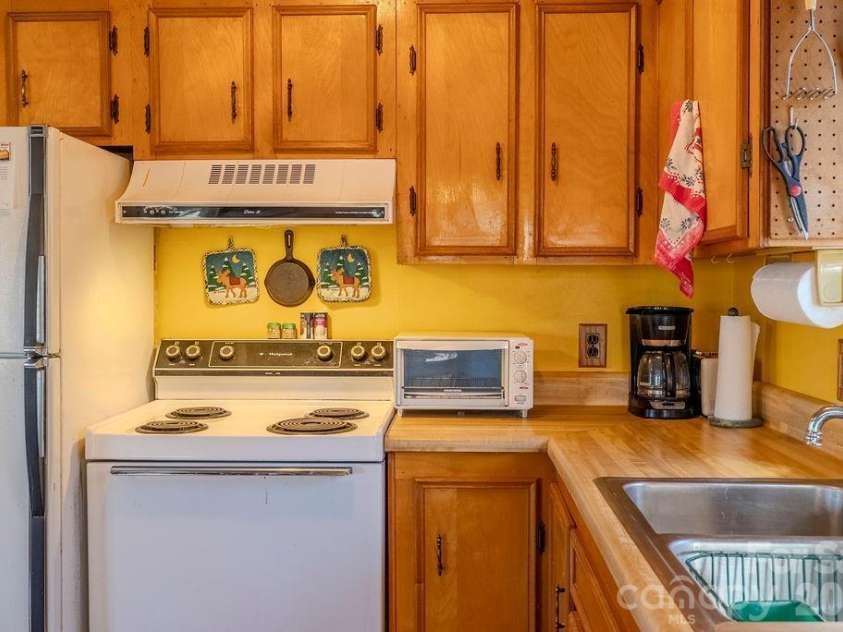 465 Enchanted Forest Drive, Sylva, NC 28779.  MLS# CAR4341154, YatesRealty ID 2794. 