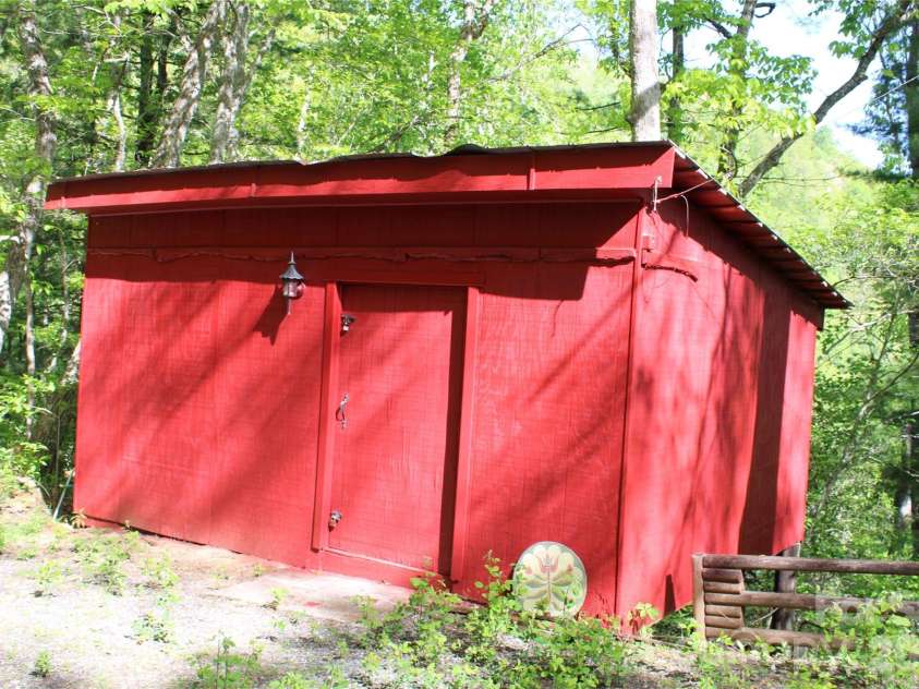 465 Enchanted Forest Drive, Sylva, NC 28779.  MLS# CAR4341154, YatesRealty ID 2794. 
