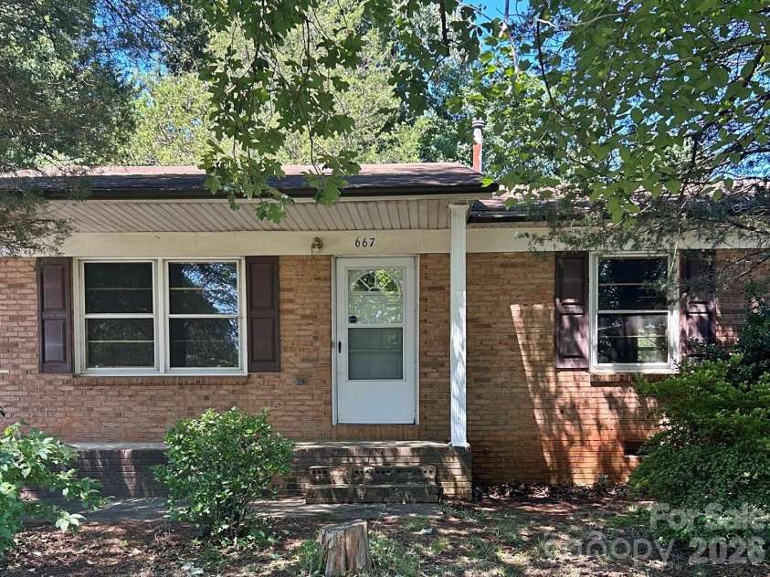 667 Kilborne Drive, Gastonia, NC 28052.  MLS# CAR4384099, YatesRealty ID 27941. 