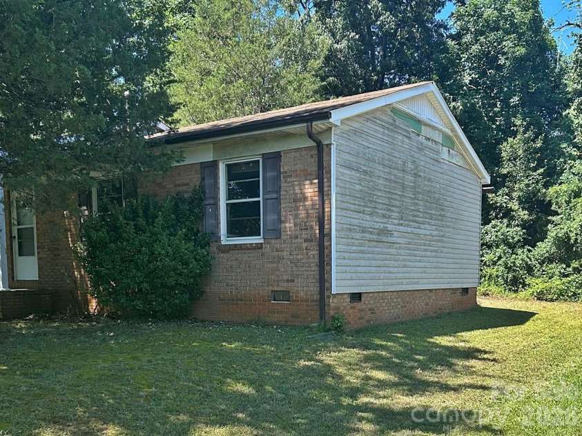 667 Kilborne Drive, Gastonia, NC 28052.  MLS# CAR4384099, YatesRealty ID 27941. 
