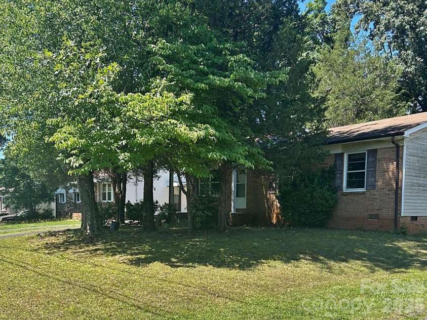 667 Kilborne Drive, Gastonia, NC 28052.  MLS# CAR4384099, YatesRealty ID 27941. 